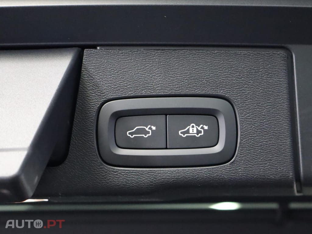 Volvo XC60 2.0 T6 PHEV Core AWD