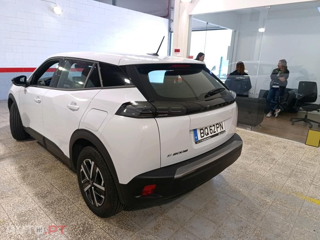 Peugeot E-2008 50 kWh Style