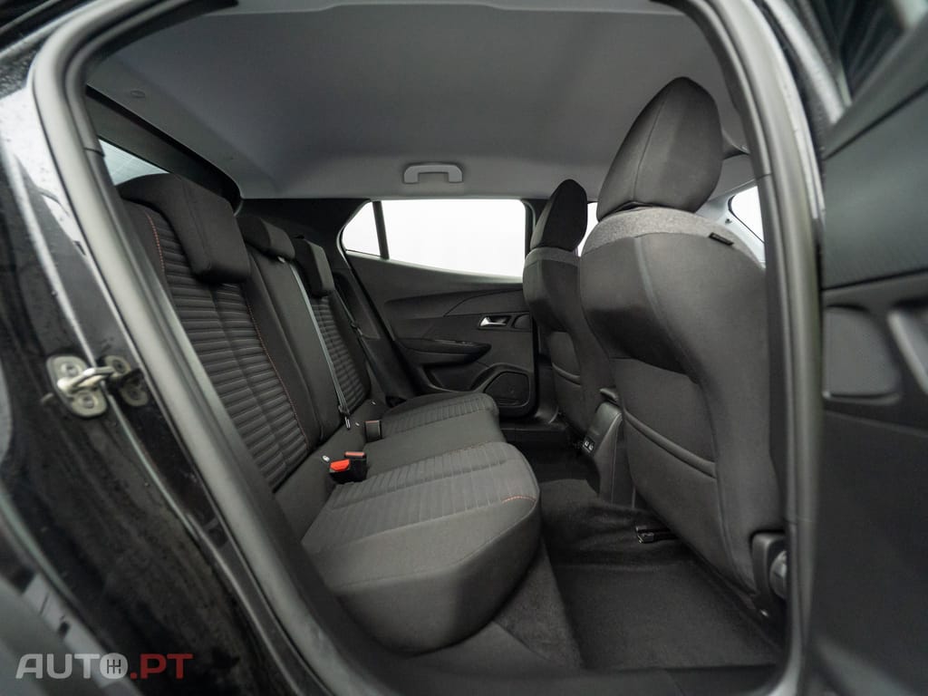 Peugeot E-2008 50 kWh Active Pack