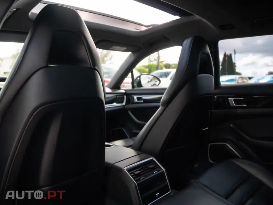 Porsche Panamera 4 E-Hybrid Platinum Edition