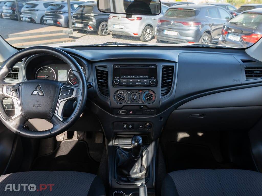 Mitsubishi L200 2.4 DI-D CD Invite 4WD