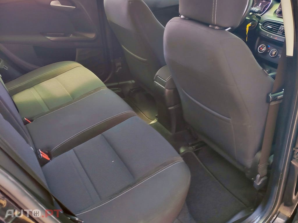 Fiat Tipo 1.3 M-Jet Lounge