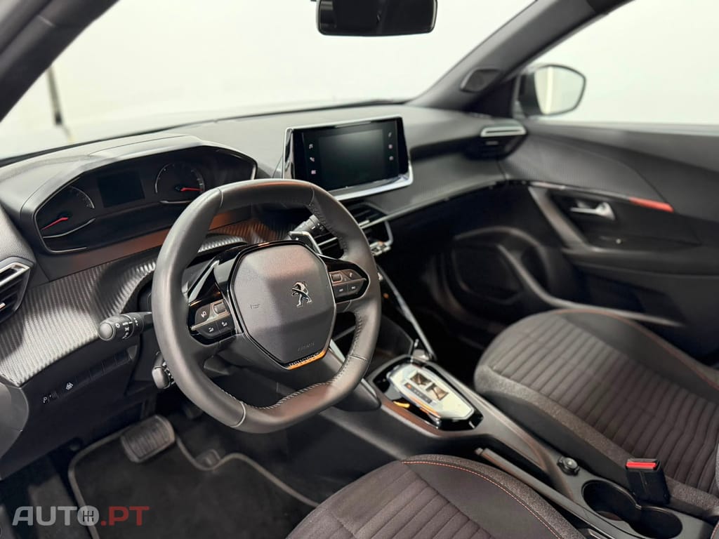 Peugeot 2008 1.2 PureTech Active Pack EAT8