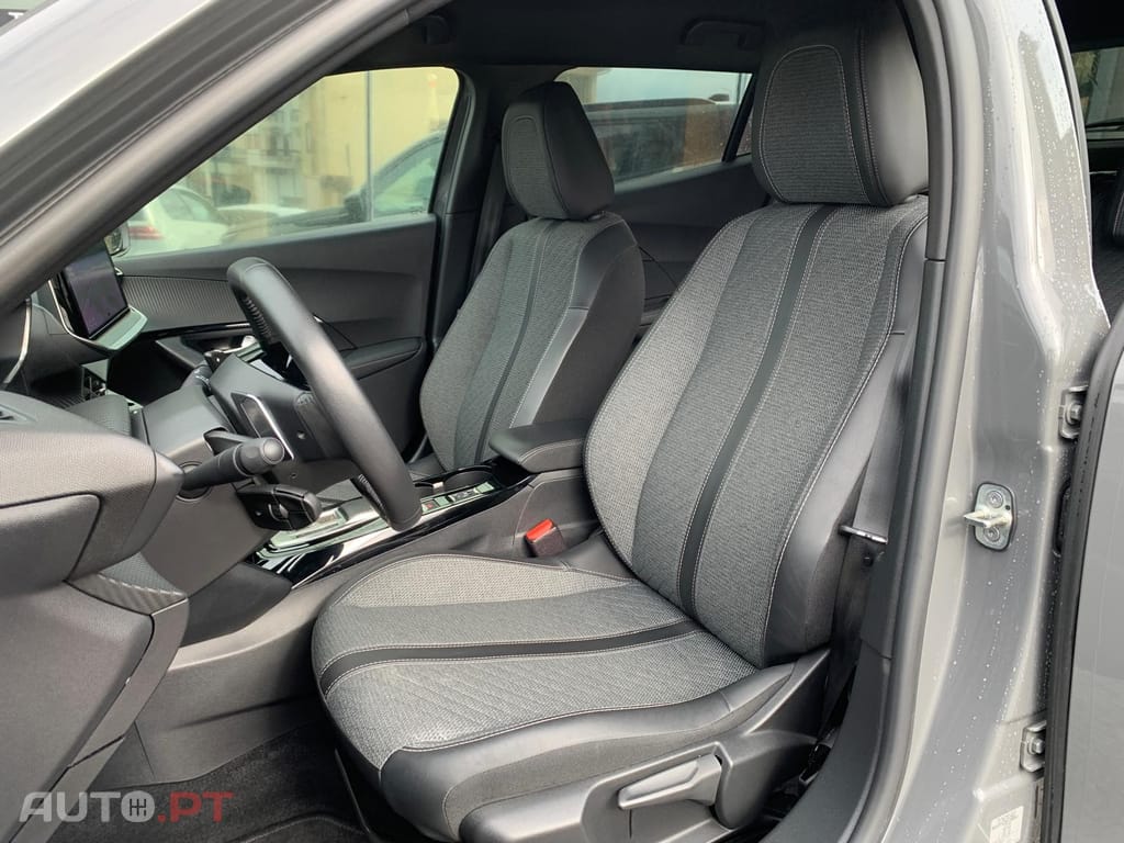 Peugeot 2008 1.5 BlueHDi Allure EAT8