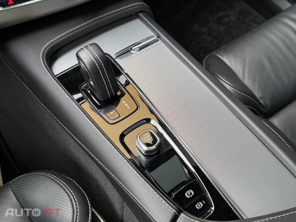 Volvo XC90 T8 R  I.V.A DEDUTIVEL