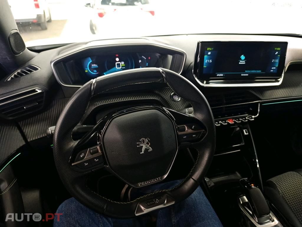 Peugeot E-2008 GT