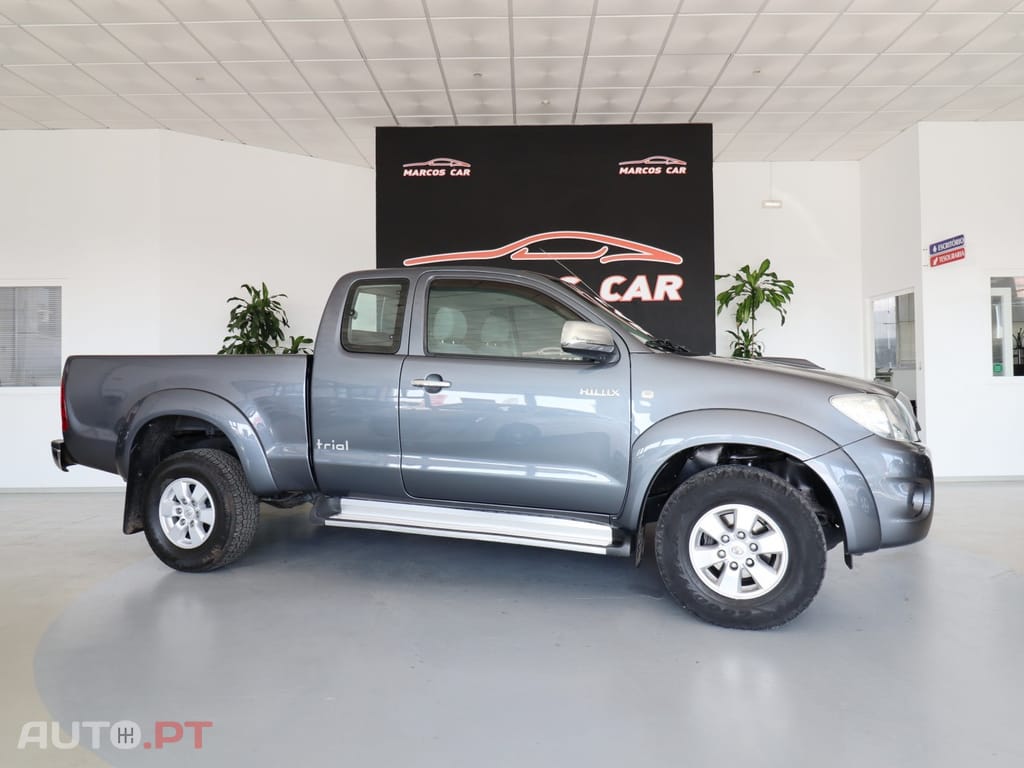 Toyota Hilux 2.5 D-4D 4WD CE AC