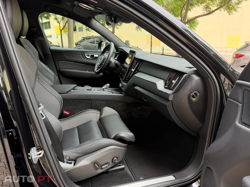 Volvo XC60 T6 AWD Recharge Plus Black Edition