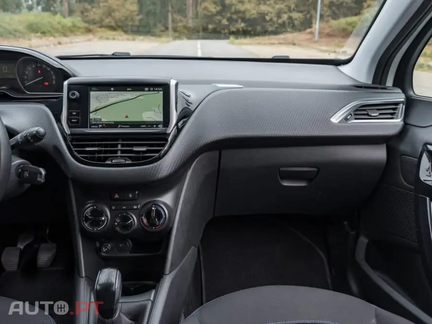 Peugeot 208 1.2 PureTech Signature