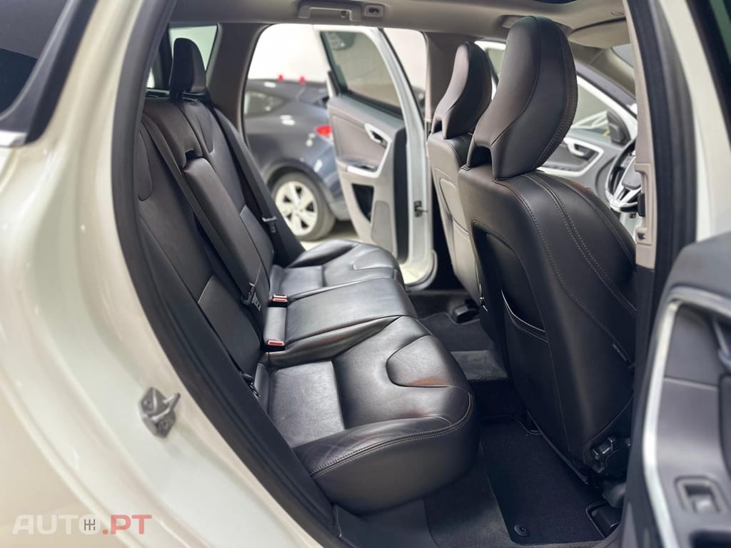 Volvo XC60 2.0 D4 R-Design Momentum