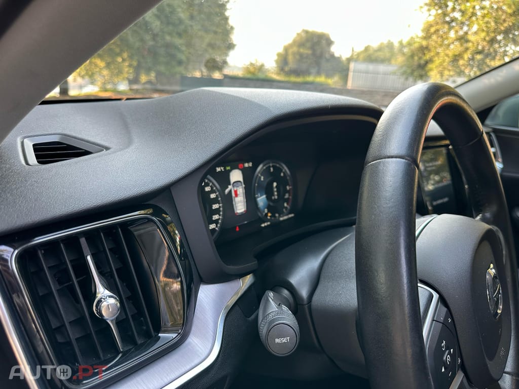 Volvo V60 2.0 D3 R-Design Geartronic