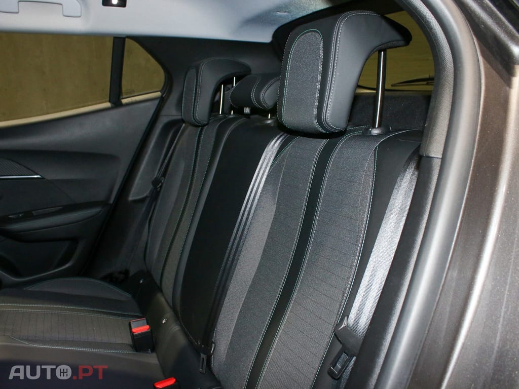 Peugeot 2008 1.2 PureTech Allure EAT8