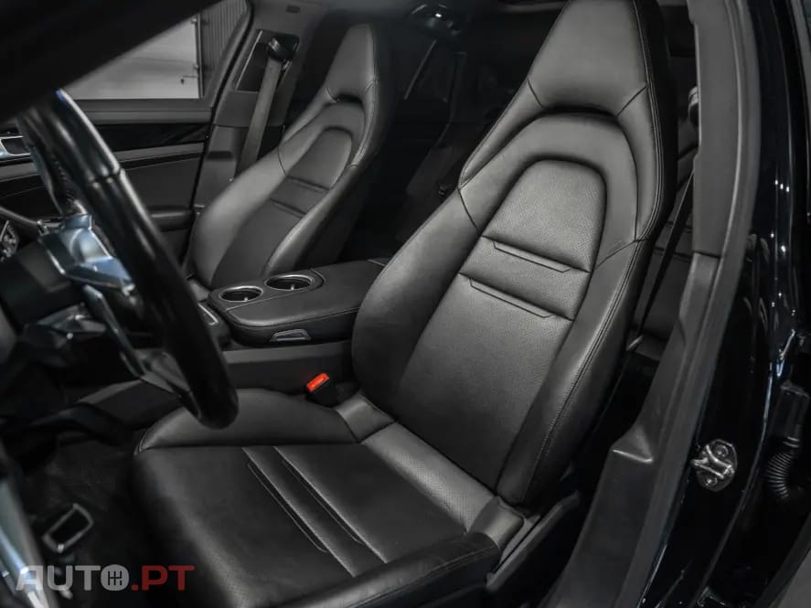 Porsche Panamera 4 E-Hybrid Platinum Edition