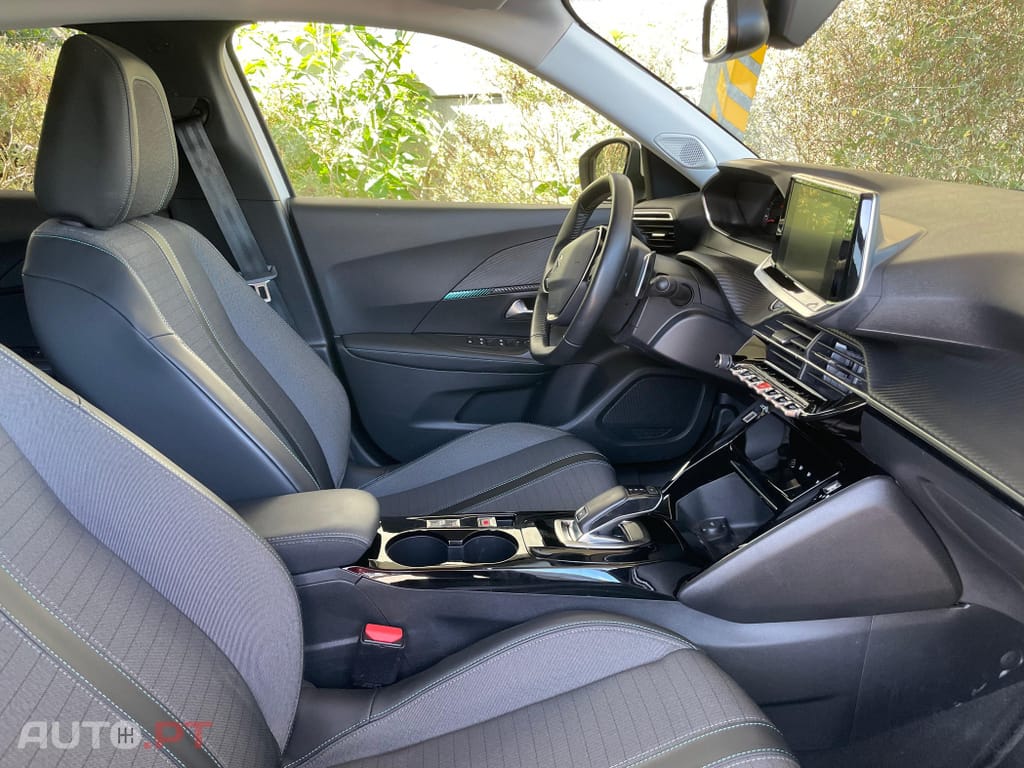 Peugeot 2008 1.2 PureTech Allure Pack EAT8