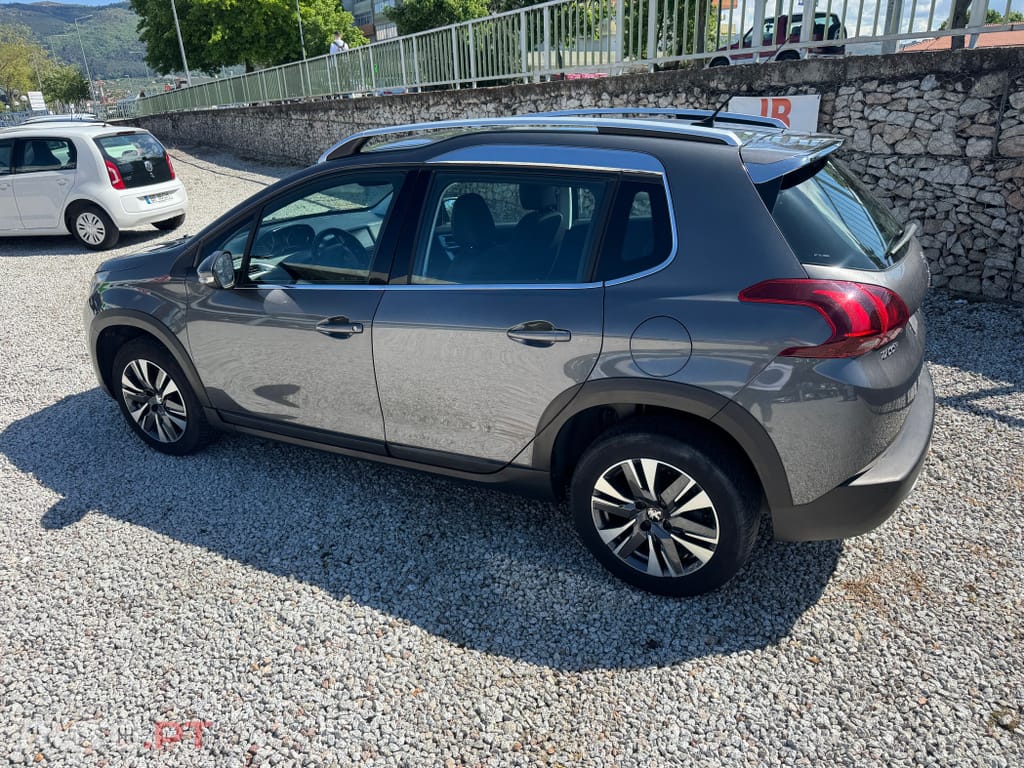 Peugeot 2008 1.2 PureTech Allure