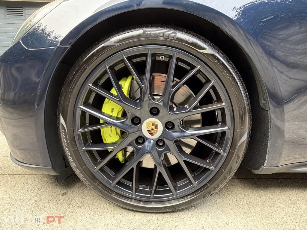 Porsche Panamera 4 E-Hybrid Platinum Edition