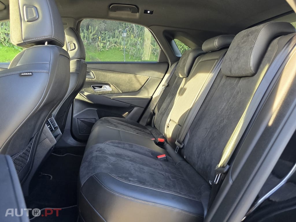 DS DS7 Crossback E-Tense Performance Line EAT8