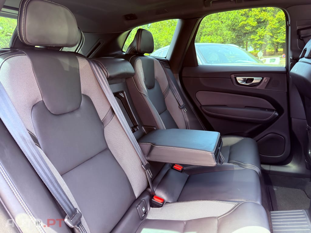 Volvo XC60 2.0 T6 PHEV Black Edition AWD