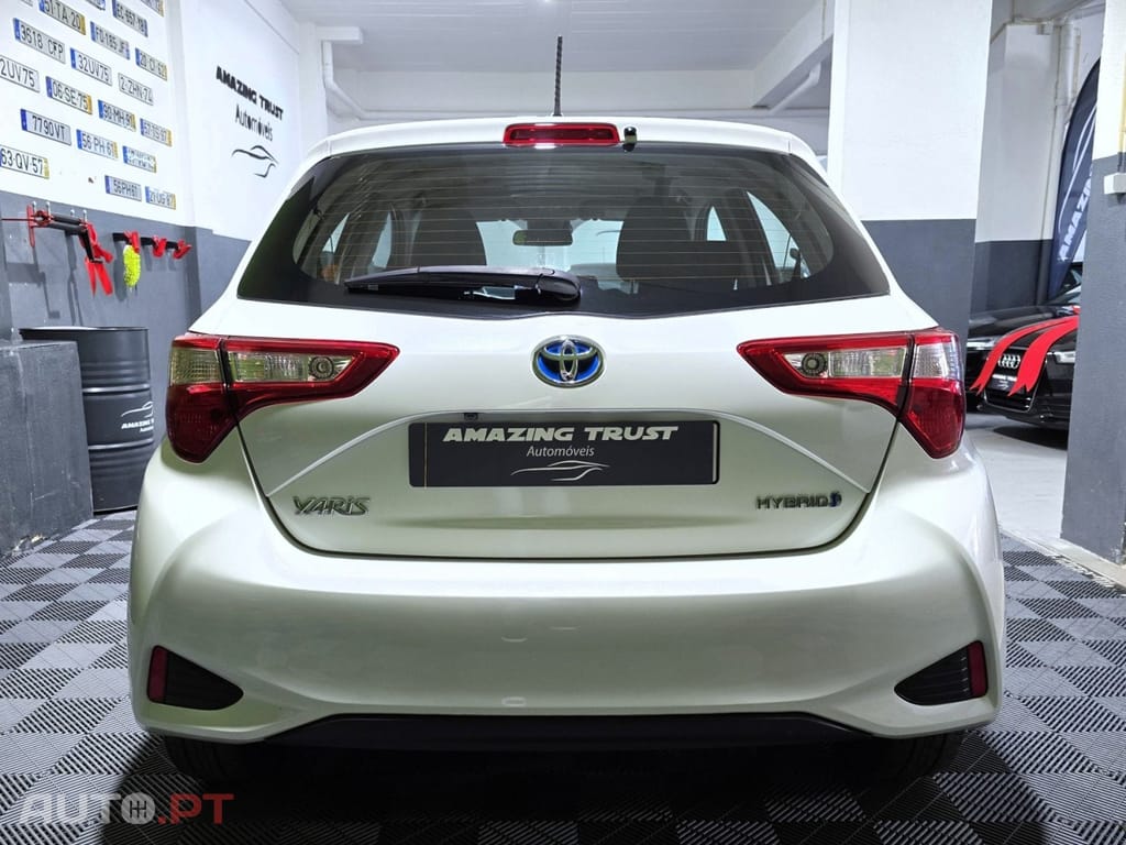Toyota Yaris 1.5 HSD Comfort — fotografia 5
