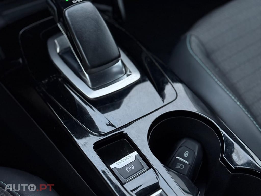 Peugeot E-2008 50 kWh Style