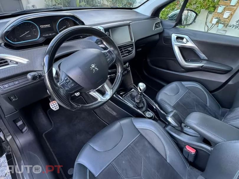 Peugeot 2008 1.2 PureTech Crossway