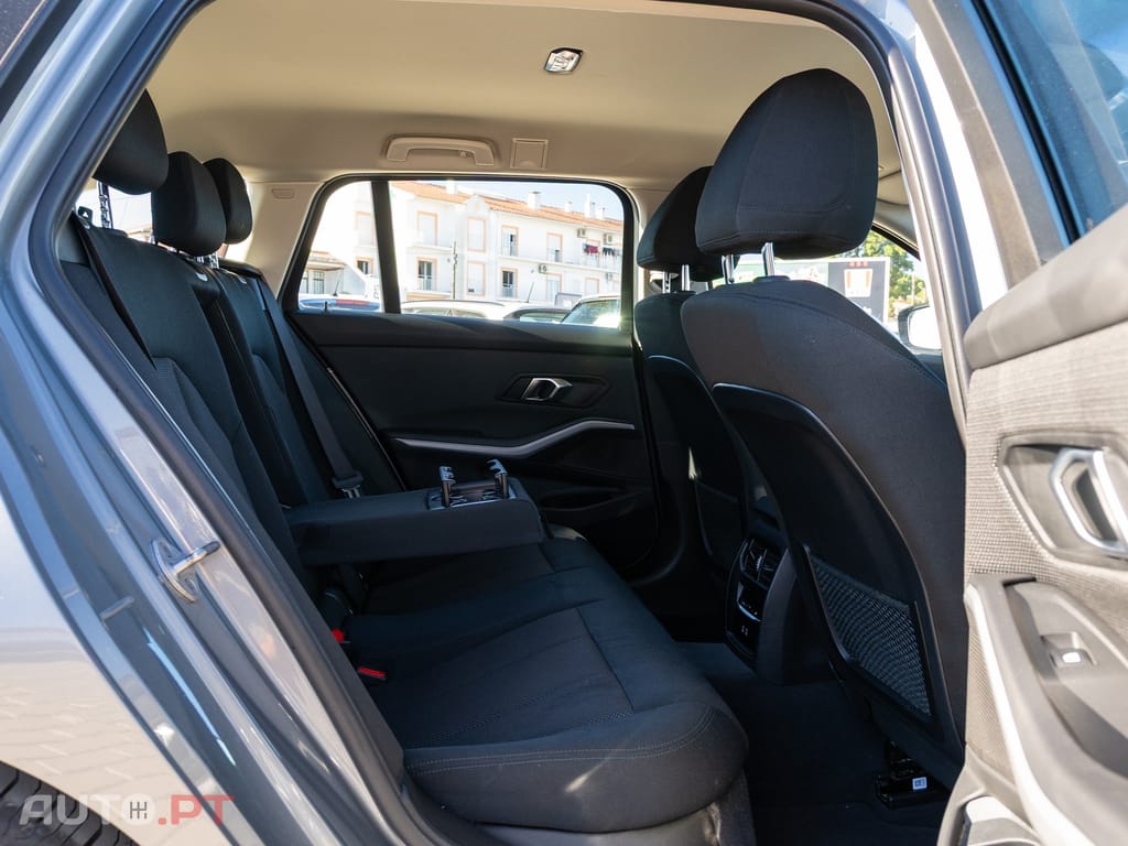 BMW 330 e Auto