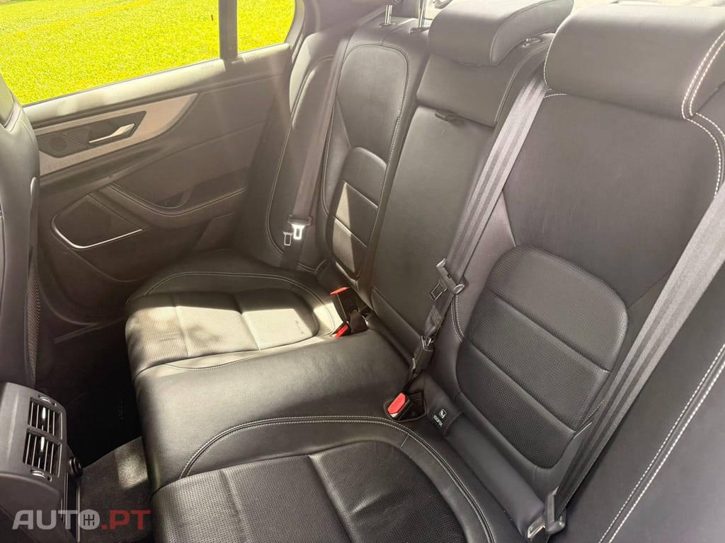 Jaguar XE 2.0 D R-Dynamic S