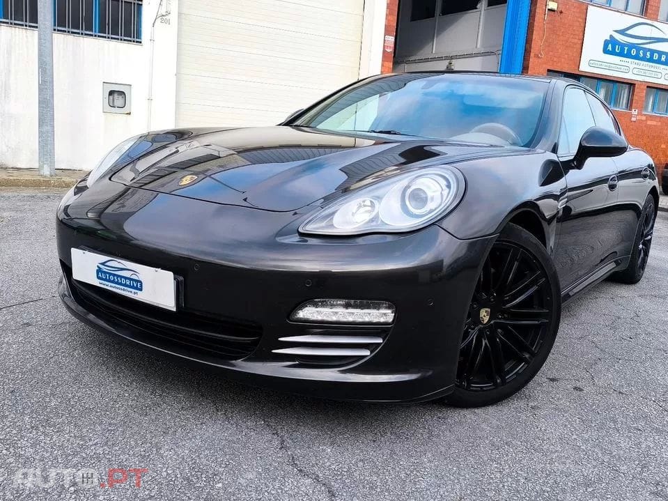 Porsche Panamera 4 Platinum Edition PDK