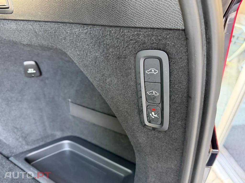Volvo XC90 2.0 T8 PHEV Plus Bright AWD