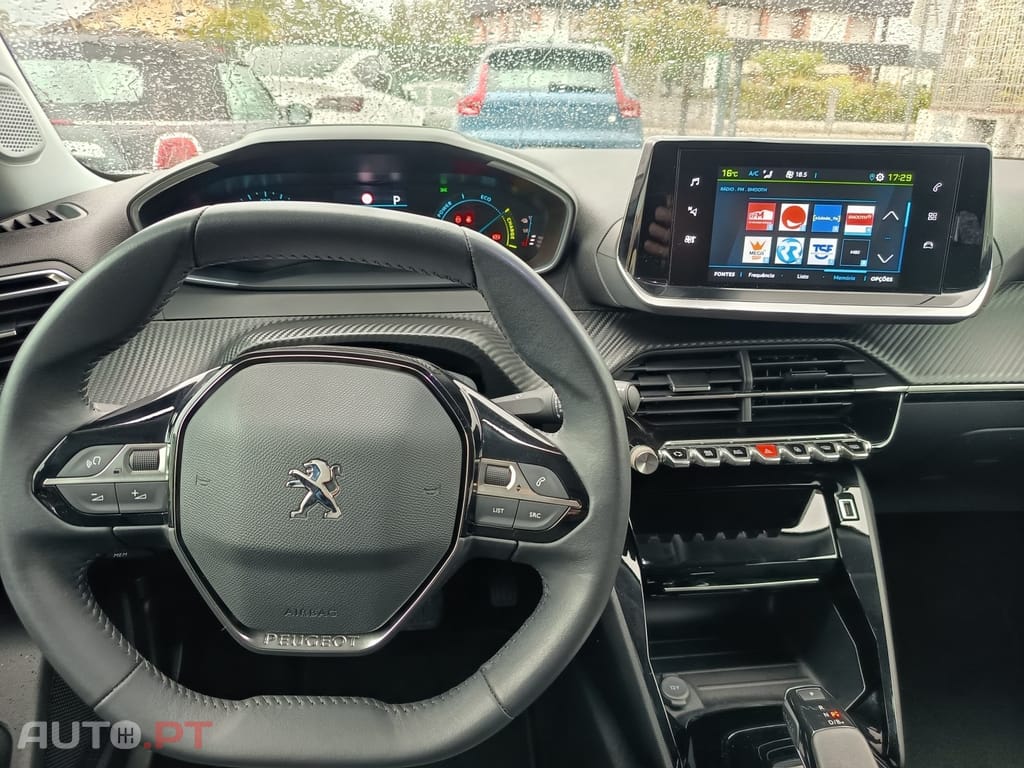 Peugeot E-2008 50 kWh Allure