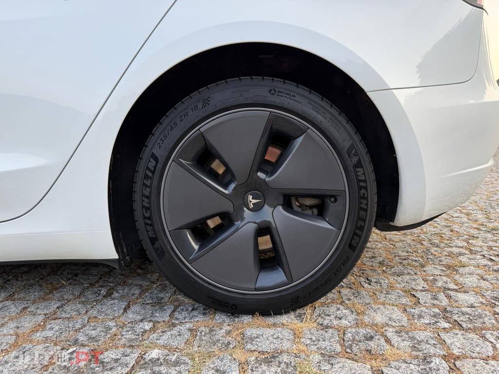 Tesla Model 3 RWD
