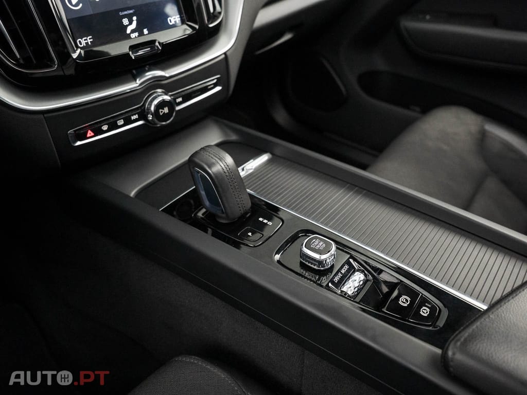 Volvo XC60 2.0 T8 PHEV Momentum Plus AWD
