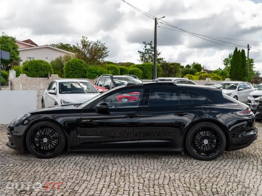 Porsche Panamera 4 E-Hybrid Platinum Edition