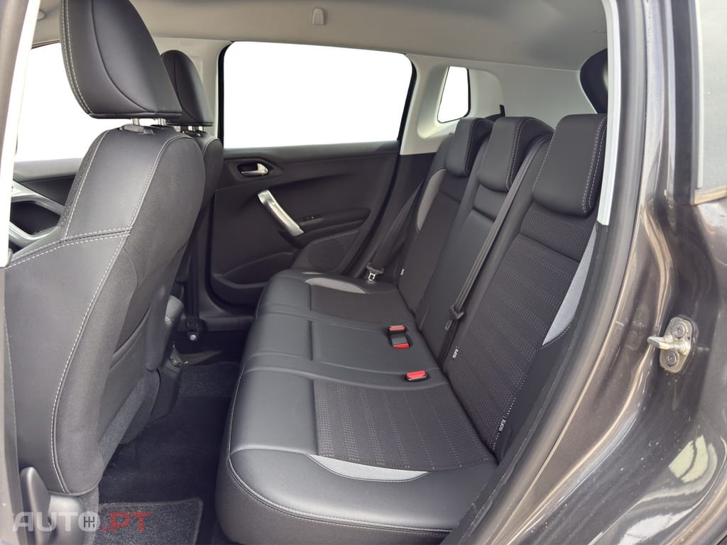 Peugeot 2008 1.2 PureTech Allure EAT6