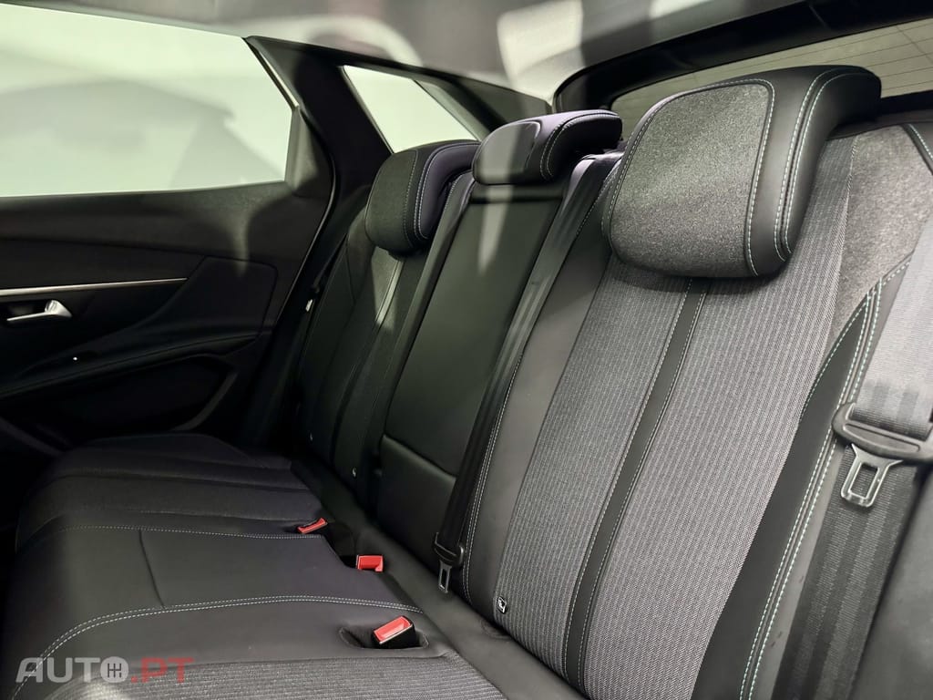 Peugeot 3008 1.6 Hybrid Allure e-EAT8