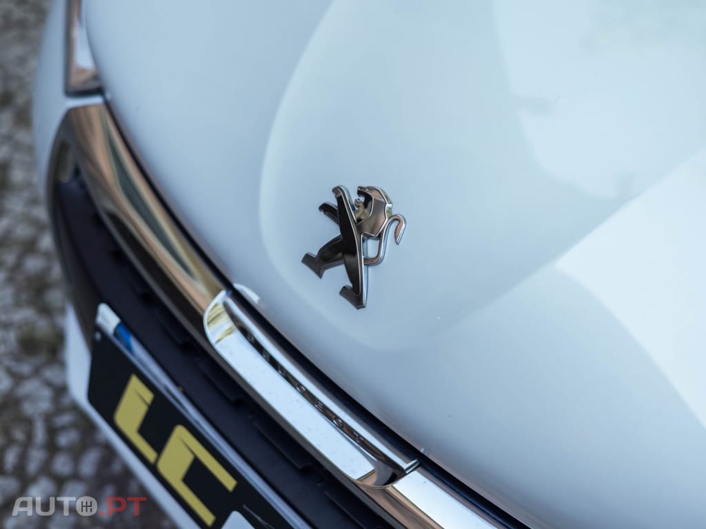 Peugeot 208 1.2 PureTech Signature