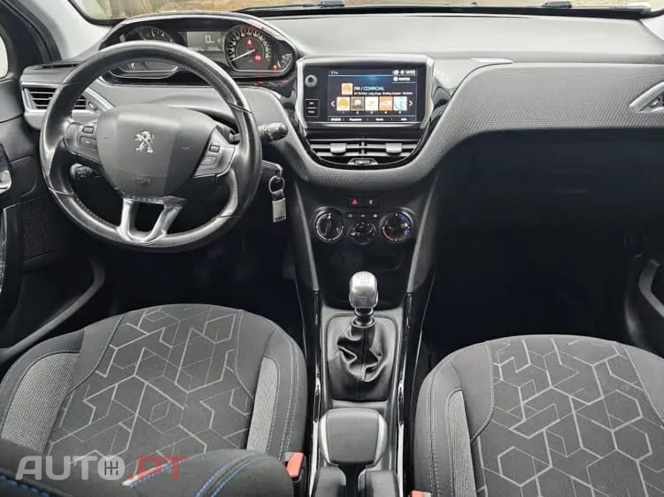Peugeot 2008 1.2 PureTech Signature