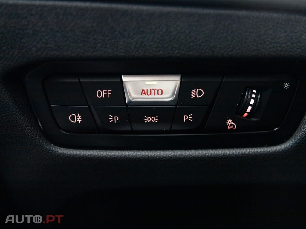 BMW 330 e Pack Desportivo M Auto