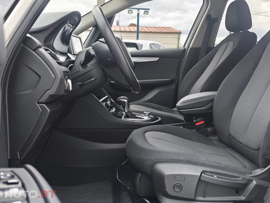 BMW 218 i Auto