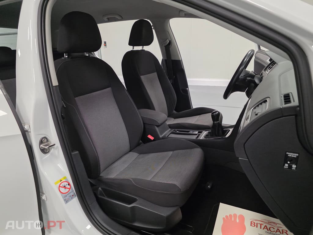 Volkswagen Golf 1.6 HDI CONFORTLINE