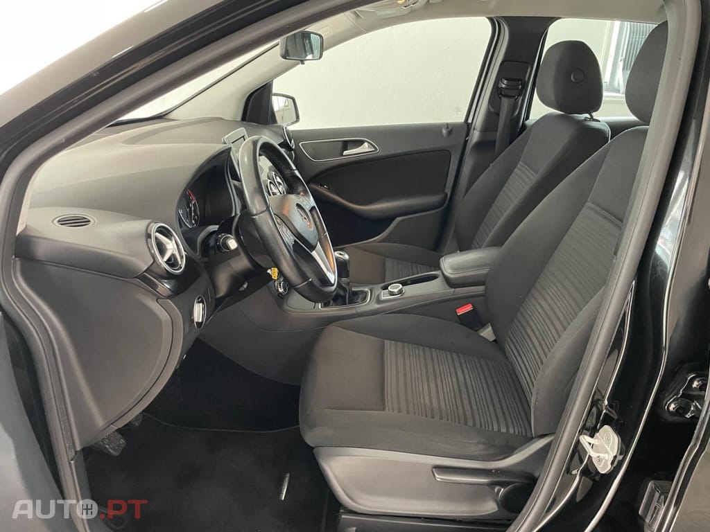 Mercedes-Benz B 180 CDi BlueEfficiency Edition — fotografia 17