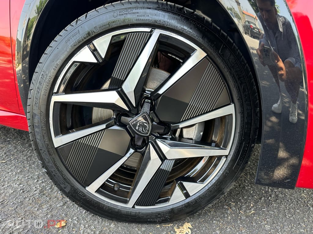 Peugeot E-208 50 kWh GT Pack