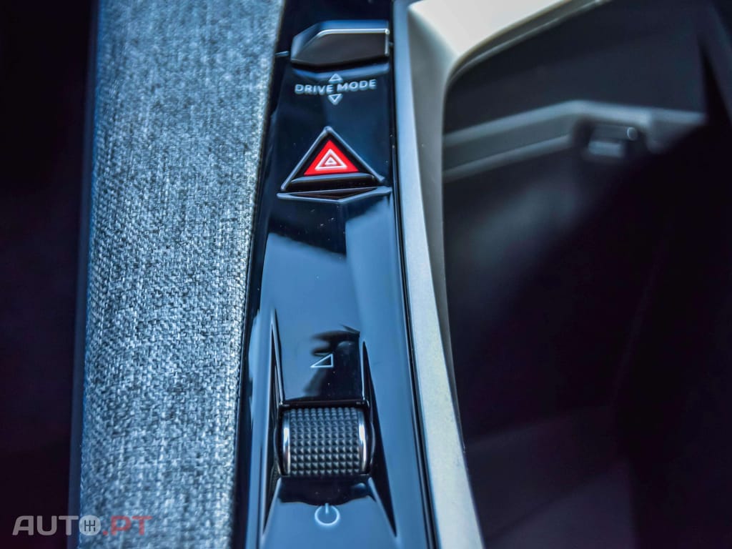 Peugeot 3008 1.2 Hybrid Allure e-DCS6