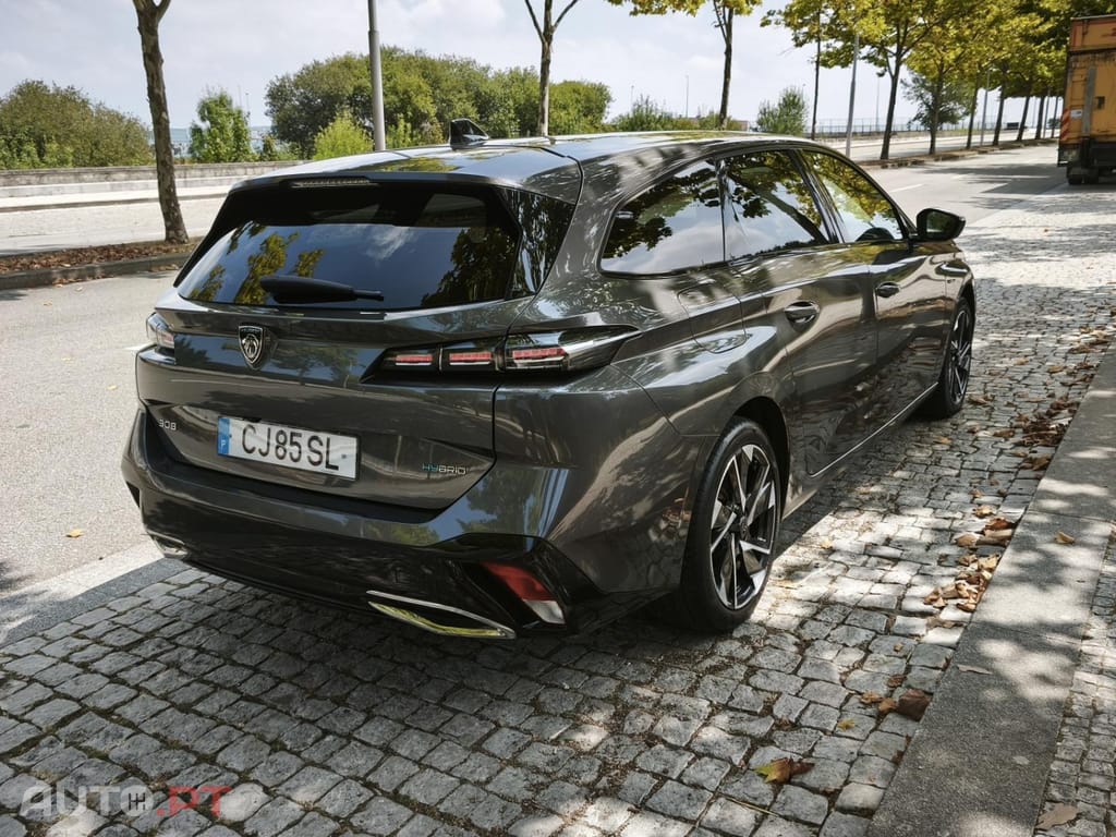 Peugeot 308 1.6 Hybrid Allure Pack e-EAT8 — fotografia 5