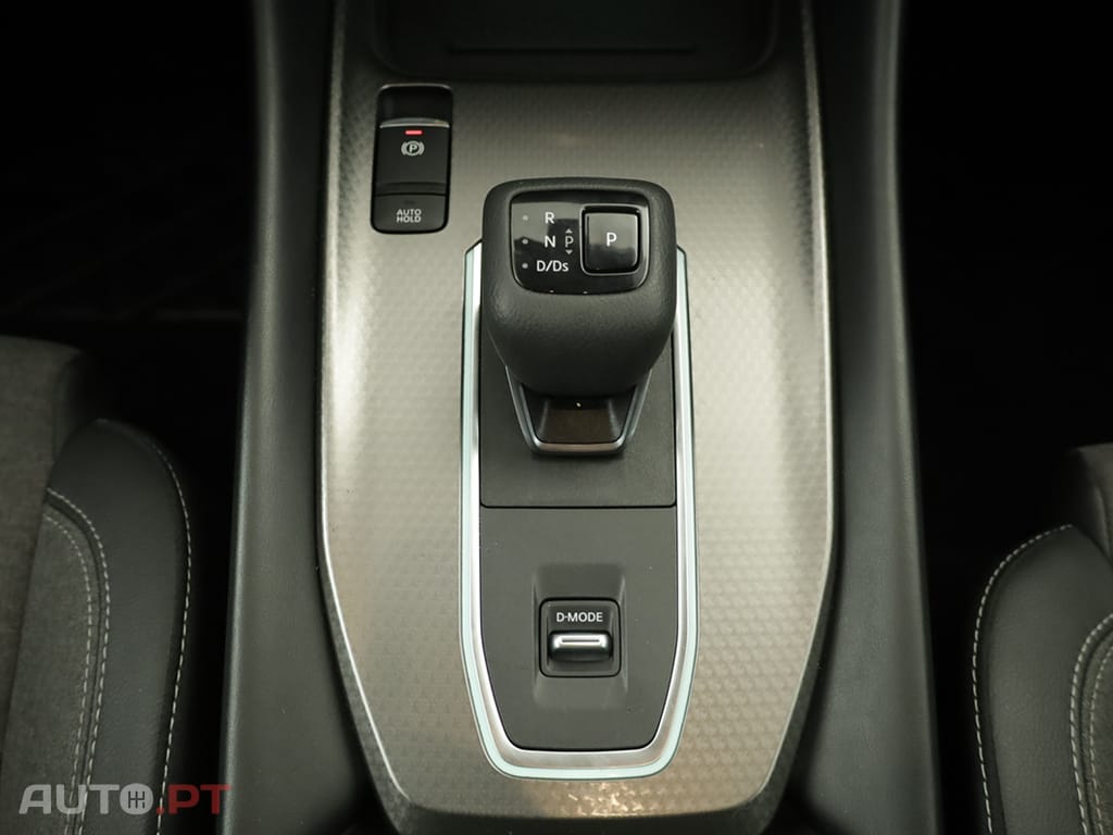 Nissan Qashqai Qashqai 1.3 DIG-T N-Connecta LED Xtronic