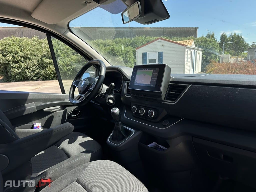 Renault Trafic Outro