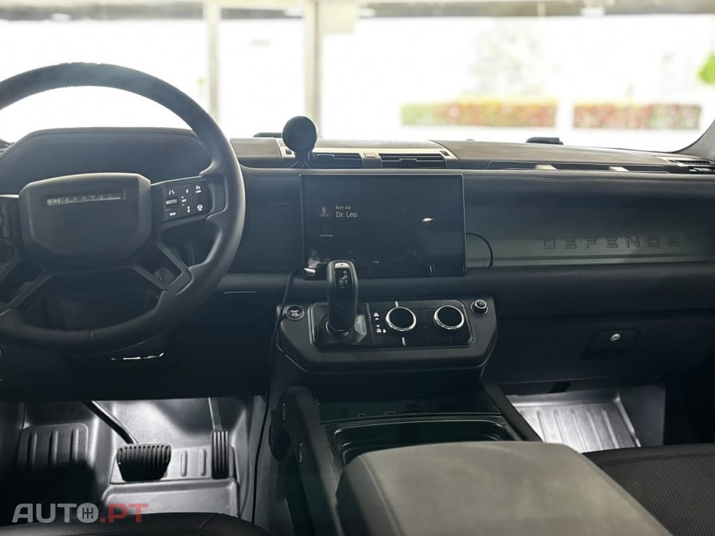 Land Rover Defender 2.0 P300e 110 AWD Trophy Edition Deep Sandglow