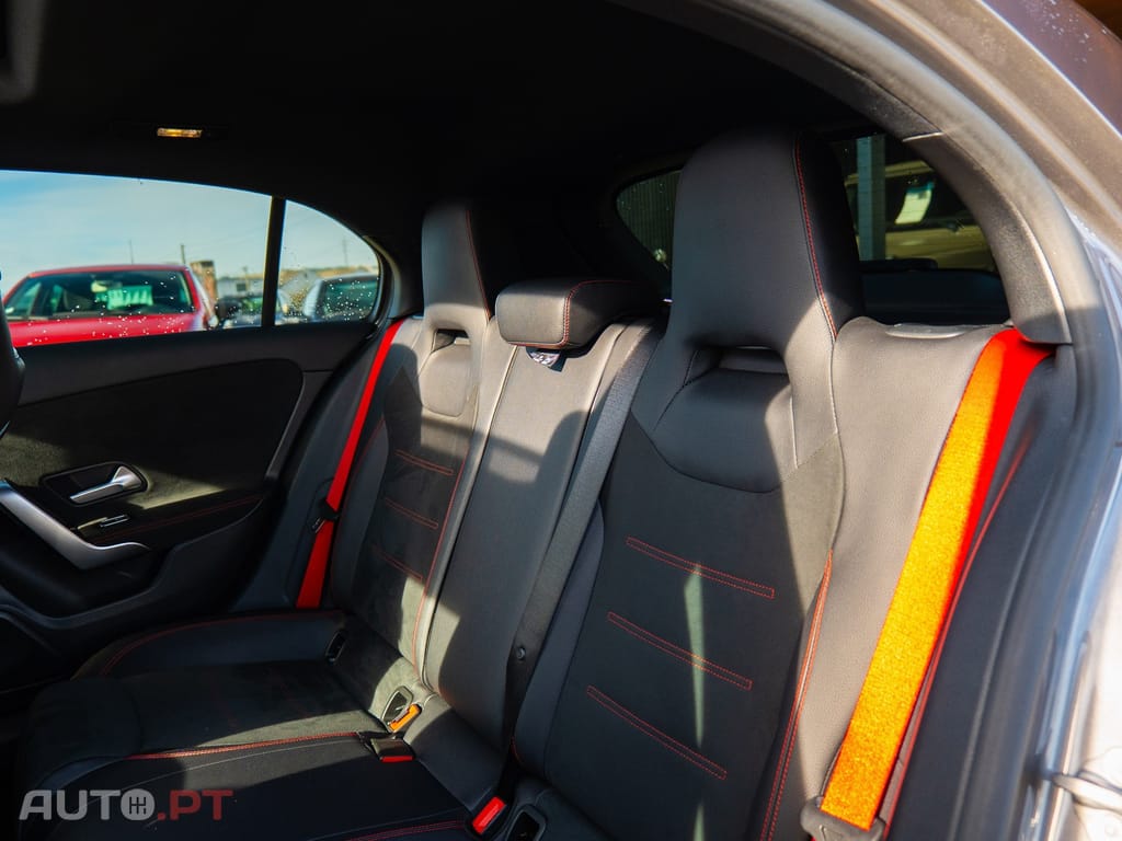 Mercedes-Benz A 35 AMG 4Matic Speedshift DCT 7G