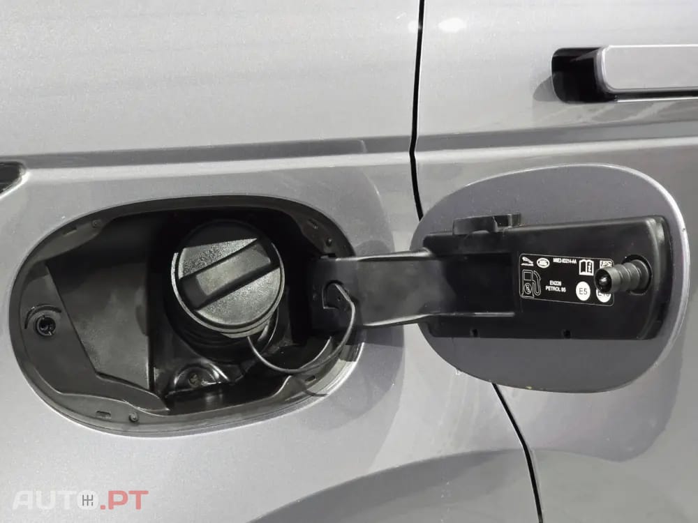 Land Rover Evoque P300e R-Dynamic