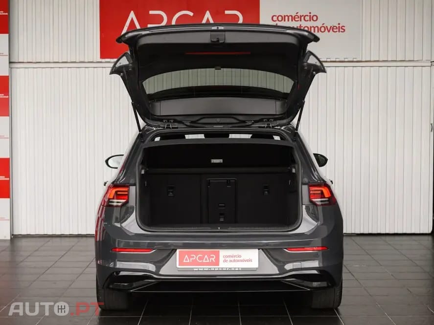 Volkswagen Golf 1.5 eTSI R-Line DSG